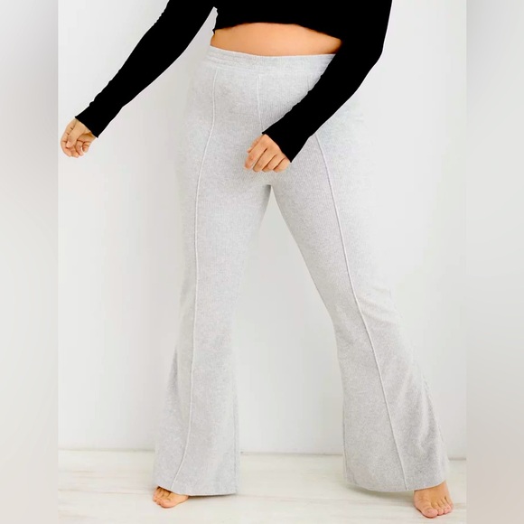 aerie Pants - Aerie Groove-On Ribbed Soft Velour Flare Pants Size Large